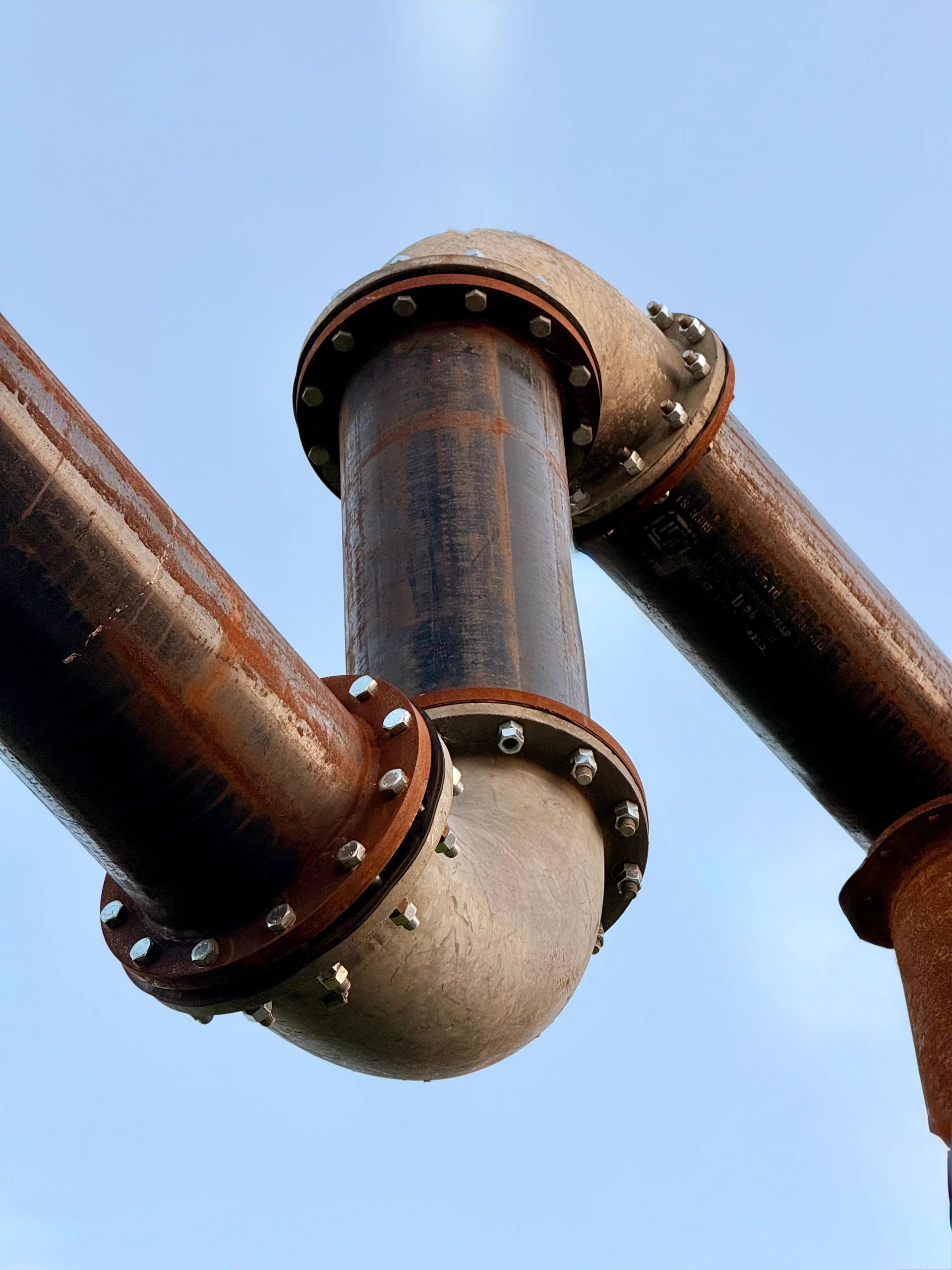 Bolted industrial pipe flange, representative of the insulating gasket specification work